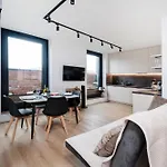 Apartment Kopernika - Balcony, Piotrkowska Nearby - By Rentujemy