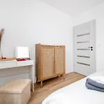 Apartment Kopernika - Balcony, Piotrkowska Nearby - By Rentujemy Lodz